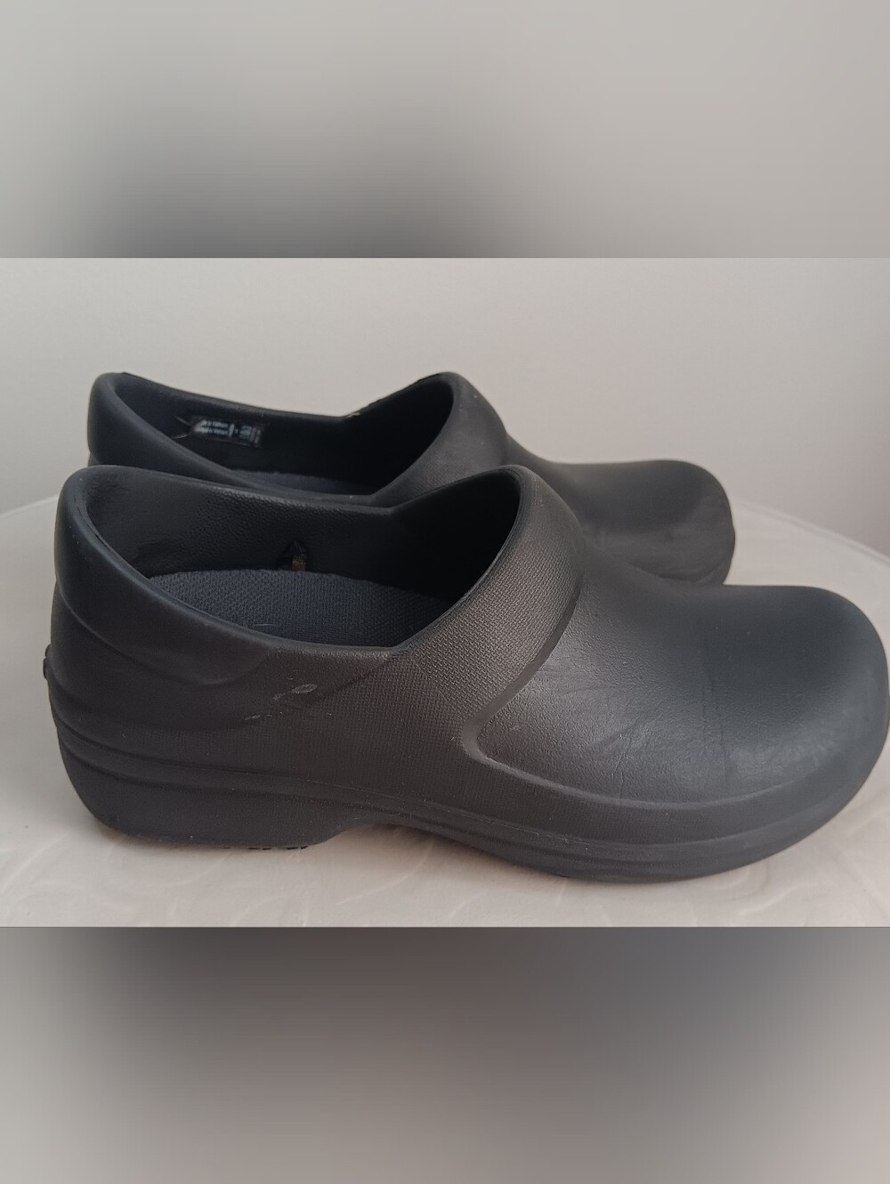 Crocs On The Clock Work Slip-On Clogs Black Slip Resistant Shoes Women's Size 4